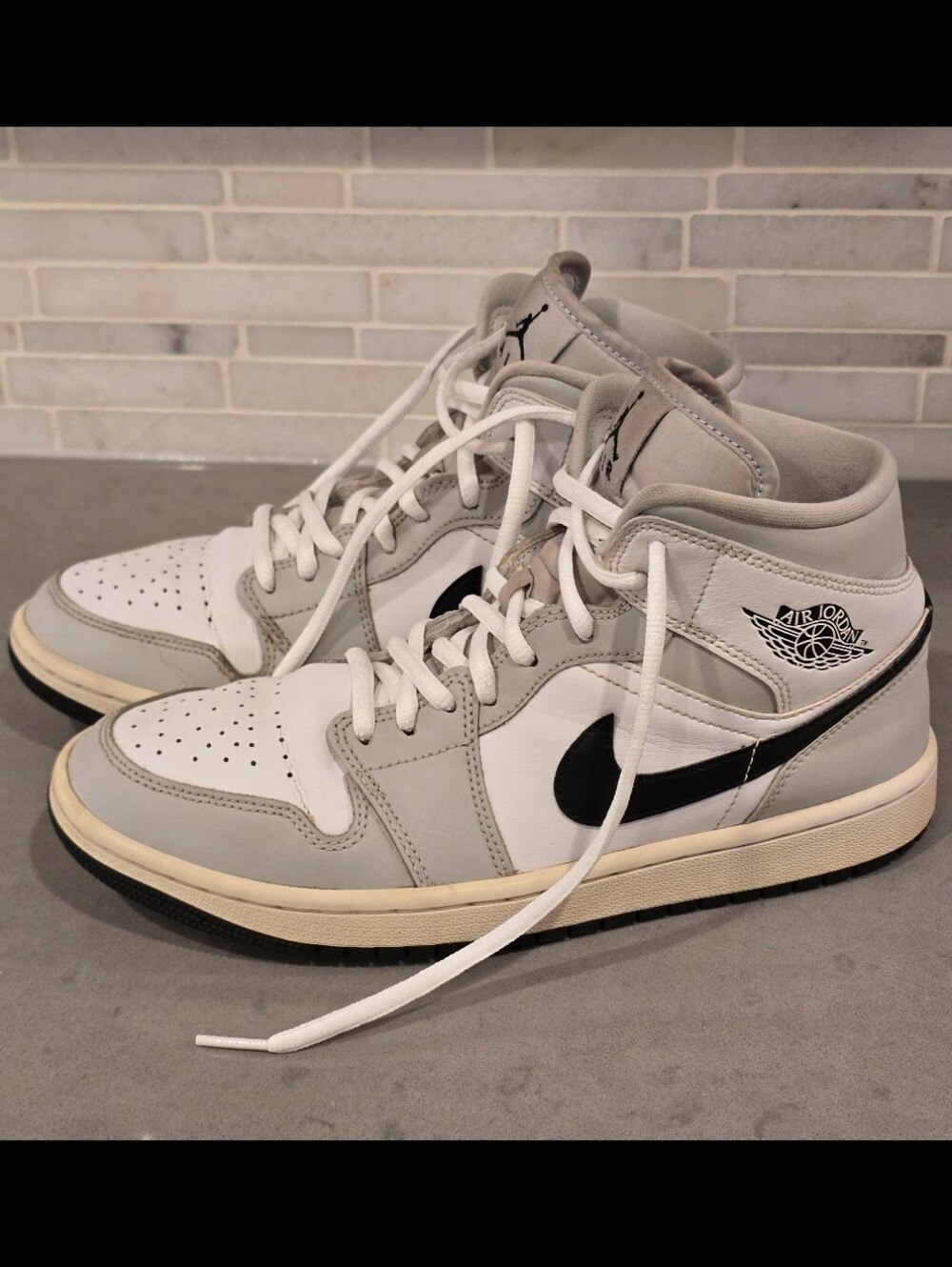 Nike Air Jordan 1 Mid Sneakers